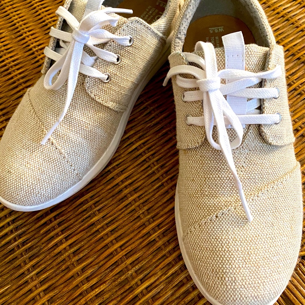 Tom’s Del Ray shoe in Natural Metallic Linen 6.5